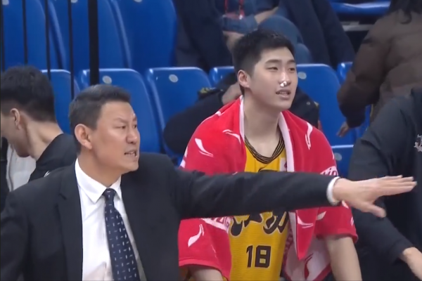 李楠一分鐘兩次神戰術 罰球罪人王仕鵬附體 解說員焦健說出關鍵問題