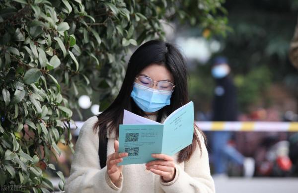 從易烊千璽到蘇翊鳴，我們聊聊2022年高考作文，祝您金榜題名