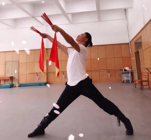 貴州這位老師,突然火了 貴州這位老師,突然火了