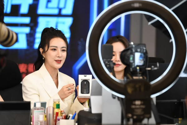 薇婭被封、上千人補稅，直播最嚴查稅風暴來了