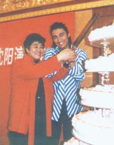 50歲胡兵走秀狀態佳,喜歡孩子卻始終未婚,公開表示遺憾錯過瞿穎 50歲胡兵走秀狀態佳,喜歡孩子卻始終未婚,公開表示遺憾錯過瞿穎