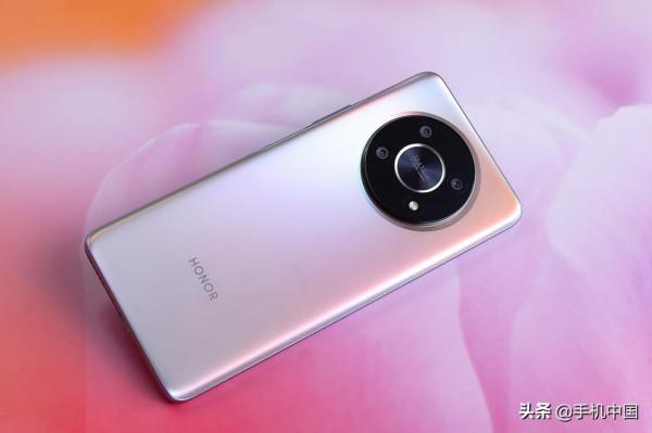 榮耀X30圖賞：超窄邊全視屏“牽手”鈦空銀 正反都美