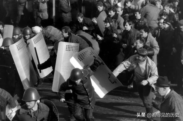 老照片 1993年的俄羅斯首都莫斯科 那個動盪的歲月 老照片 1993年的俄羅斯首都莫斯科 那個動盪的歲月