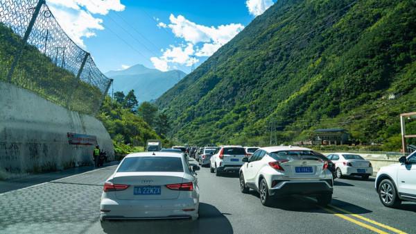 川西海拔最高最大最藍的海子——亞莫措根