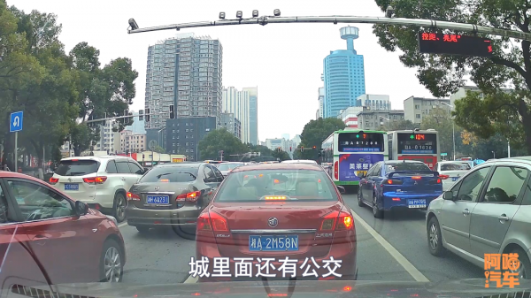 為何農村買車的越來越多？寧願放著不開也要買，僅僅是因為面子嗎