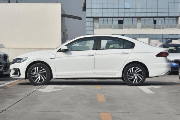 測評寶來&CenterDot;純電，外觀簡單大方，實用性較強