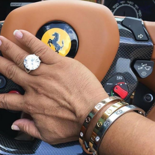 窮小子冒充沙特王子行騙30年，豪車名牌傍身，因一道燻火腿露破綻