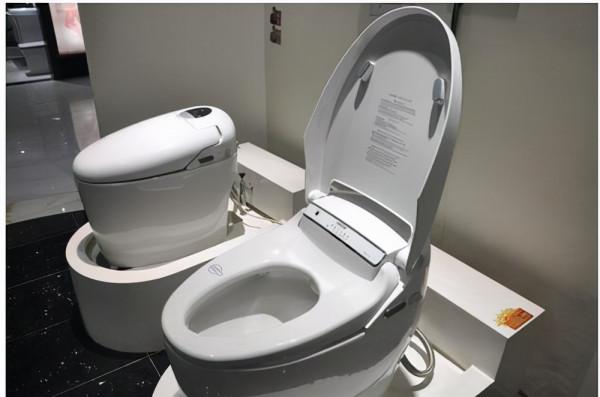 日本人衛生間只有巴掌大，卻異常乾淨！差別都在這4個細節上