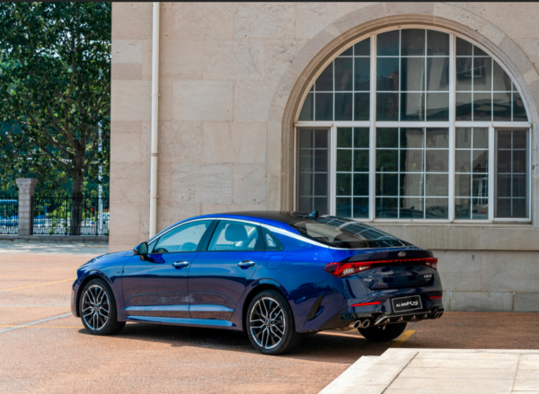 看外在 聊內在 起亞K5對比日產天籟