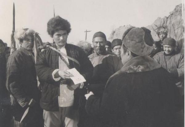 專家1800元從農民手中買了一捆“柴火”，如今成為國寶，禁止出境