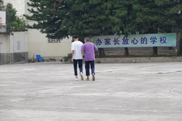 不尊重人性,不關注個性的教育不是真教育 不尊重人性,不關注個性的教育不是真教育