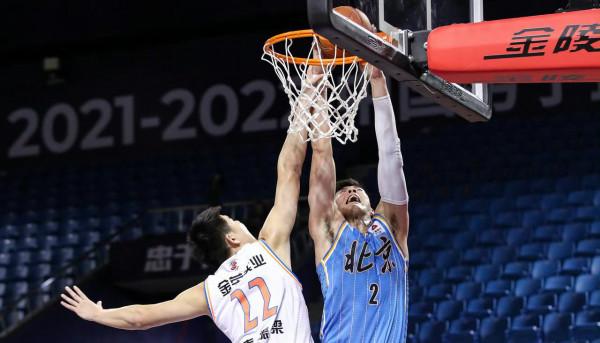 26分5助攻，首鋼雙外援艱難救主，雙塔8+10被大鳥碾壓，劉曉宇0分