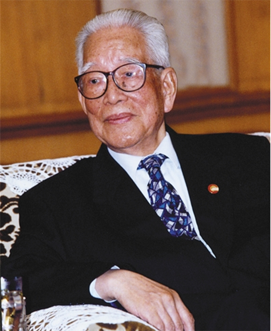 90歲的朱鎔基親自拜訪百歲的袁寶華,見面後:最好的啟蒙老師 90歲的朱鎔基親自拜訪百歲的袁寶華,見面後:最好的啟蒙老師