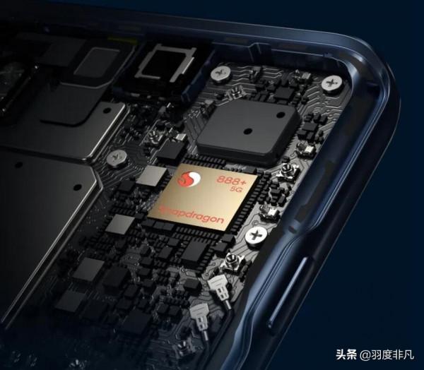 聯想海外市場釋出新機，定位高階價效比旗艦，但實際細節配置縮水