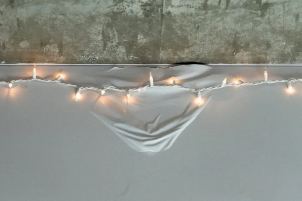 美國豪華學生公寓天花板直接一個洞?!竟是如此“奢華” 美國豪華學生公寓天花板直接一個洞?!竟是如此“奢華”