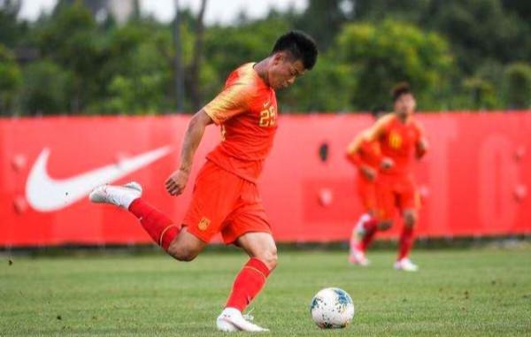 上午8點！北京媒體最新報道引爭議，球迷痛罵：讓國足自生自滅吧