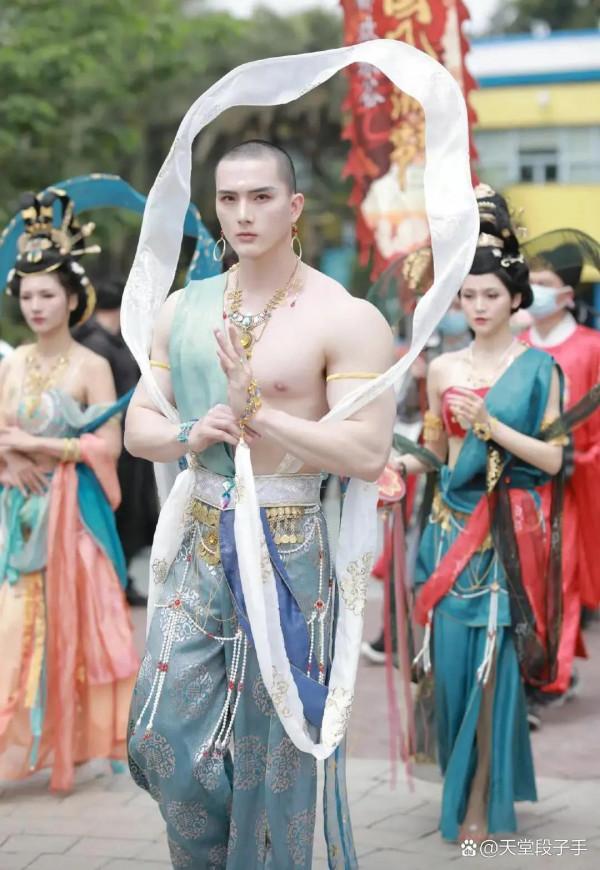 啊～這～這是妖僧吧