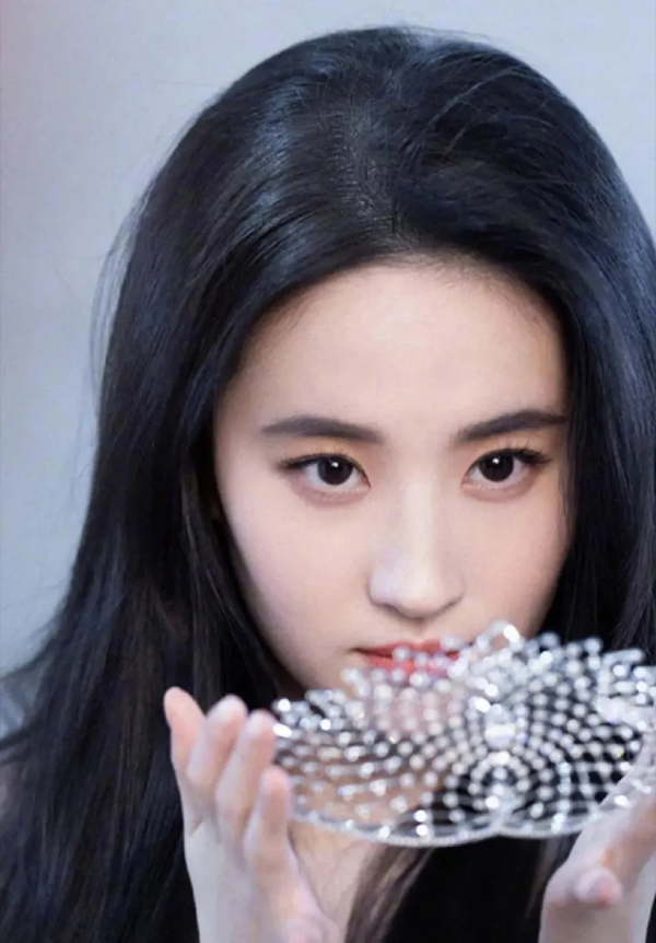 一看就很“貴”的臉長什麼樣? 一看就很“貴”的臉長什麼樣?