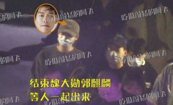 各行明星齊聚餐！張傑謝娜低調挽手同行，郭麒麟王迅一同路邊閒談