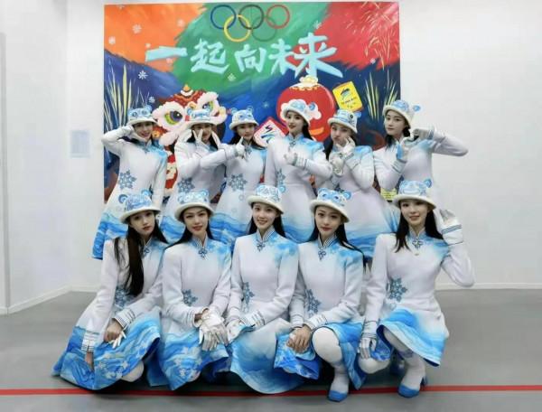 舉起冬奧會指引牌的山西姑娘&mdash;&mdash;成明蓉