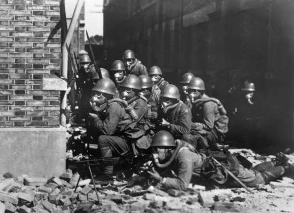 二戰時期，日軍為何敢對中國軍民使用生化武器，唯獨不敢對美軍用