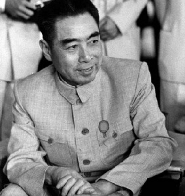 1954年毛主席宴請鄭洞國，鄭洞國遲到，毛主席：你的名字很響亮嘛