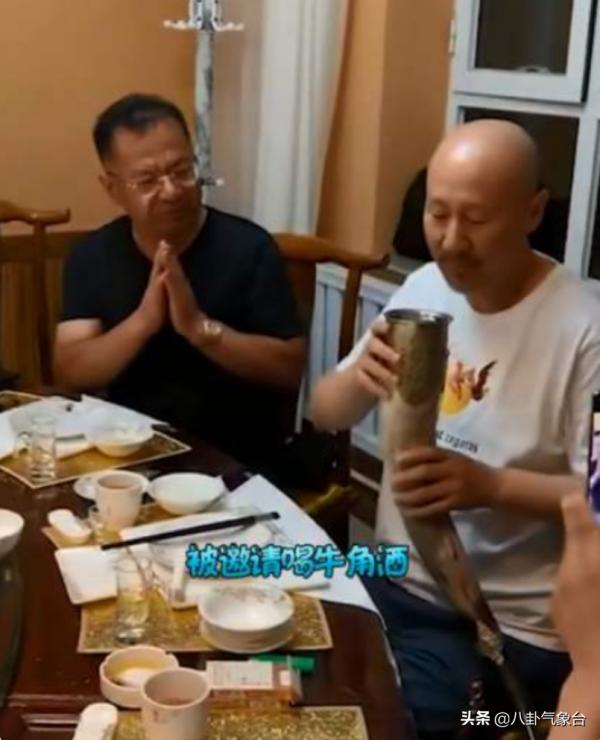 哈斯高娃：不滿騰格爾“嗜酒如命”離婚，單身26年不婚不育