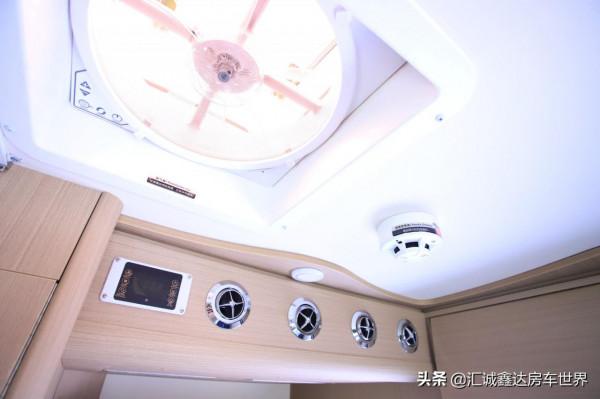 ​老少皆宜的高顏值酒店型瑞弗房車!5座5臥佈局,還帶雙發電機 ​老少皆宜的高顏值酒店型瑞弗房車!5座5臥佈局,還帶雙發電機