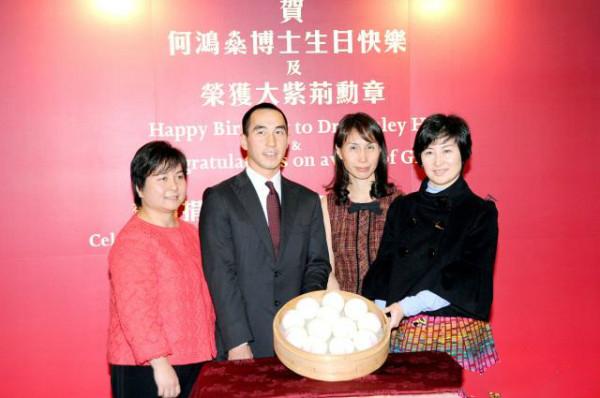 氣瘋梁安琪,拿賭王億元財產嫁初戀,相貌平平的鄧詠詩手段太高明 氣瘋梁安琪,拿賭王億元財產嫁初戀,相貌平平的鄧詠詩手段太高明