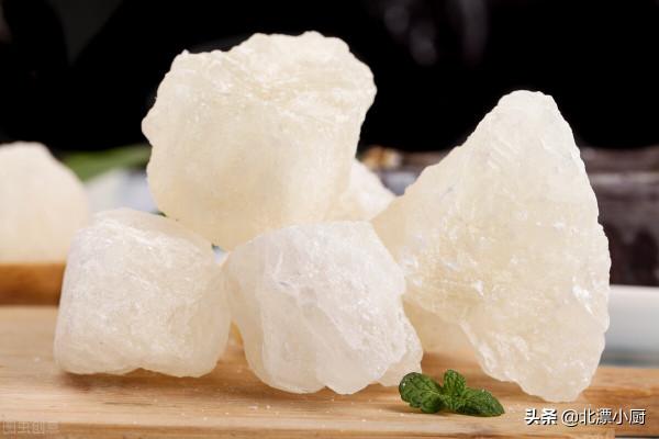 終於明白,黃冰糖和白冰糖區別竟這麼大,瞭解清楚,別再用錯了 終於明白,黃冰糖和白冰糖區別竟這麼大,瞭解清楚,別再用錯了