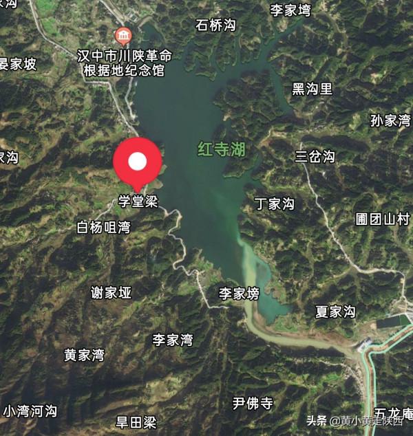 第一次進入米倉山區,為逛一個湖而獨闢蹊徑,下車第一眼就呆住了 第一次進入米倉山區,為逛一個湖而獨闢蹊徑,下車第一眼就呆住了