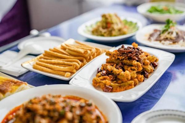 這趟開往拉薩的列車，票價不到300，一站一景美哭了