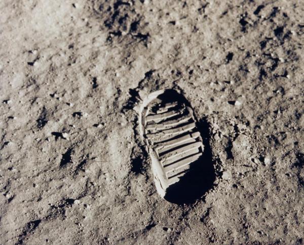 老美重返月球再推辭，幾十年前就能做到的事，現在卻做不到了？