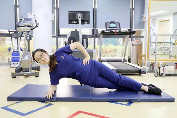 簡單幾招緩解腰痛,躺著也能做→ 簡單幾招緩解腰痛,躺著也能做→