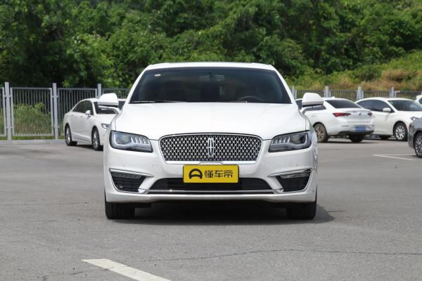 林肯MKZ尊雅版，配2.0T發動機，售29.98萬元，動力儲備足