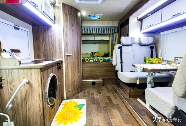 雙拓展，大空間，內外配置豐富齊全，拓銳斯特2021款簡約歐暢房車