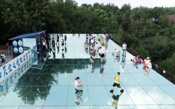 網紅打卡地的盡頭，是照騙