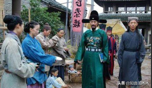 民間故事:女子回家奔喪,半路遇到一老翁,老翁:千萬別睡覺 民間故事:女子回家奔喪,半路遇到一老翁,老翁:千萬別睡覺