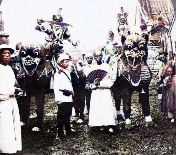 1904年的奉天（今瀋陽）中街，鐘鼓樓邊的街市熱鬧繁華