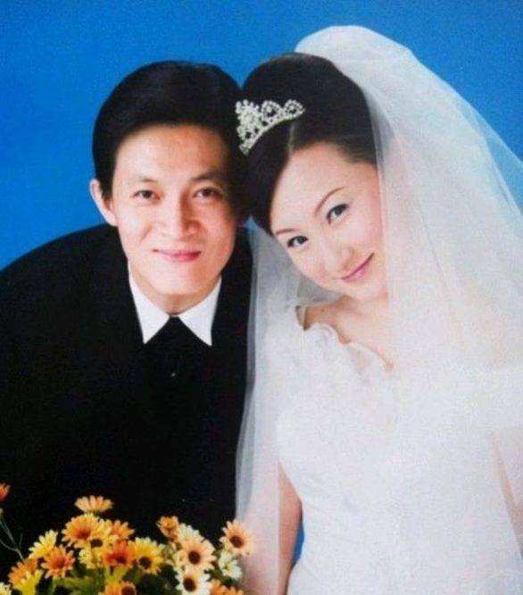 鐵血柔情楊志剛：娶了還在唸書的張靜，掙的錢全部交給太太