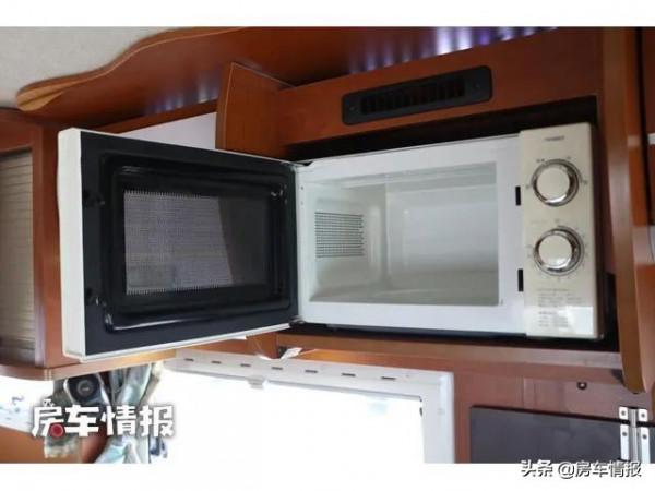 車長5米的豐田輕卡房車，配2.0T汽油動力駕駛靈活，4口人旅行剛好