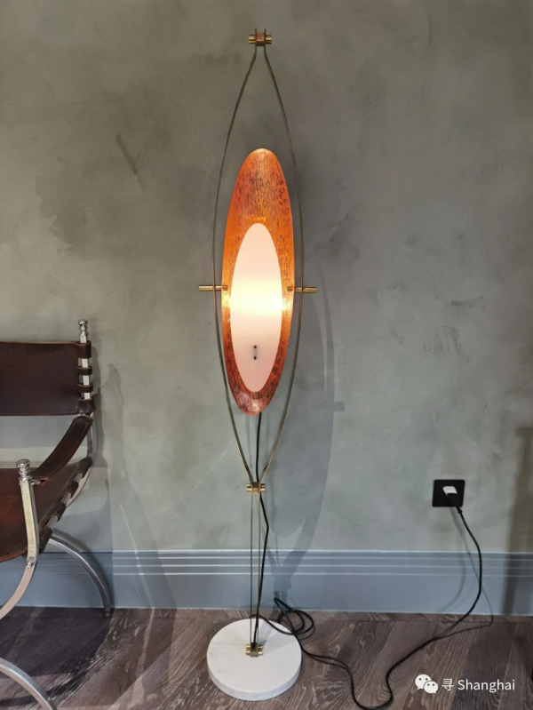 在莫蘭迪色的洋房裡看中古傢俱展