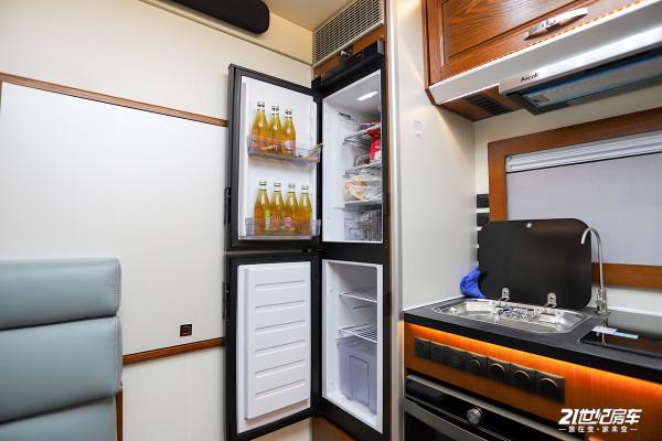 實力比肩進口MAN，實拍國內重卡傑出代表之羅曼威爾德越野房車