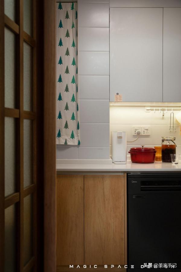 她家與豪華不沾邊，可滿屋子的溫馨感卻藏不住，網友：挑不出毛病