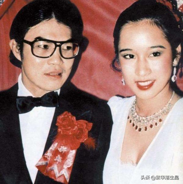 霍英東二兒媳罕見露面，狀態不錯顯年輕，和霍震寰相戀10年才結婚