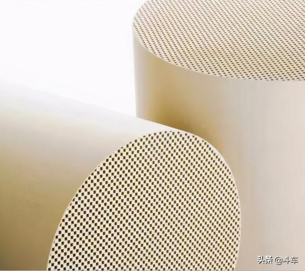 新手別被尾標給忽悠了,這些車在動力上與海外版有很大區別 新手別被尾標給忽悠了,這些車在動力上與海外版有很大區別