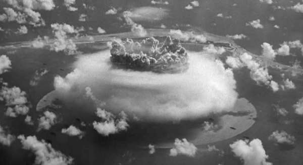 惡魔核心？美投向日本的第三顆核彈，為何會殺死一群美國科學家？