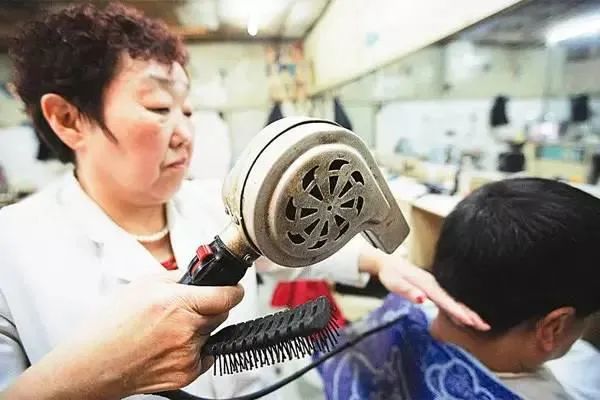 我花3000買戴森吹風機，被花300買高仿的嘲笑了