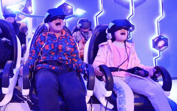 佳能新一代6DoF VR一體機動，愛奇藝奇遇3上手體驗