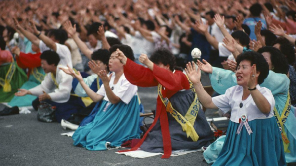 300萬人深陷泥沼，財閥庇護下的韓國“偽宗教”